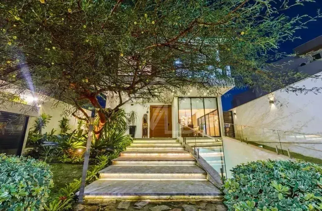 Furnished house with 4 bedrooms and 5 bathrooms — photo 28