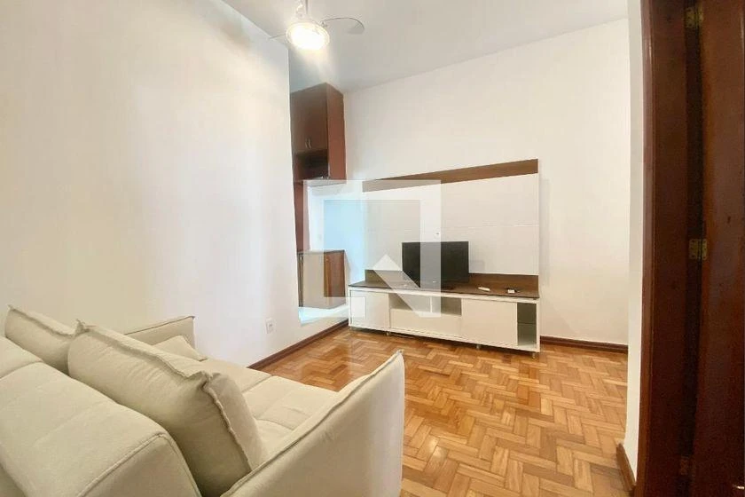 Apartamento de 1 quarto com cozinha independente