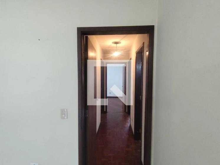 Casa con piso de madera o laminado en Curitiba — photo 14