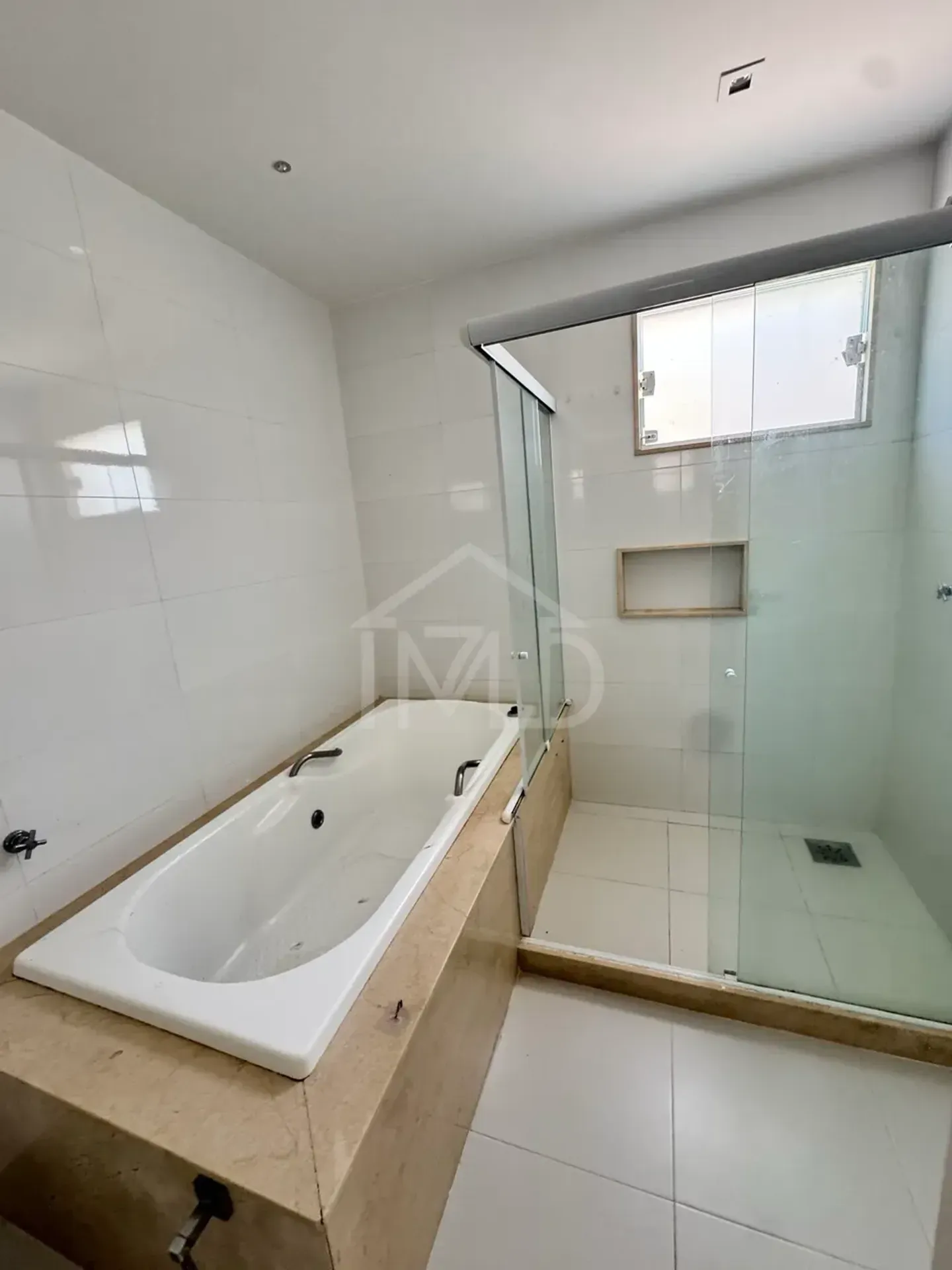 House 390 m² with 5 bedrooms and an open-plan kitchen — photo 35