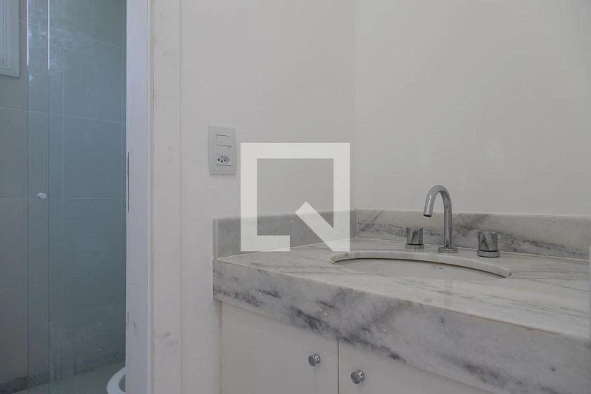 One-bedroom apartment with a mountain view — photo 7