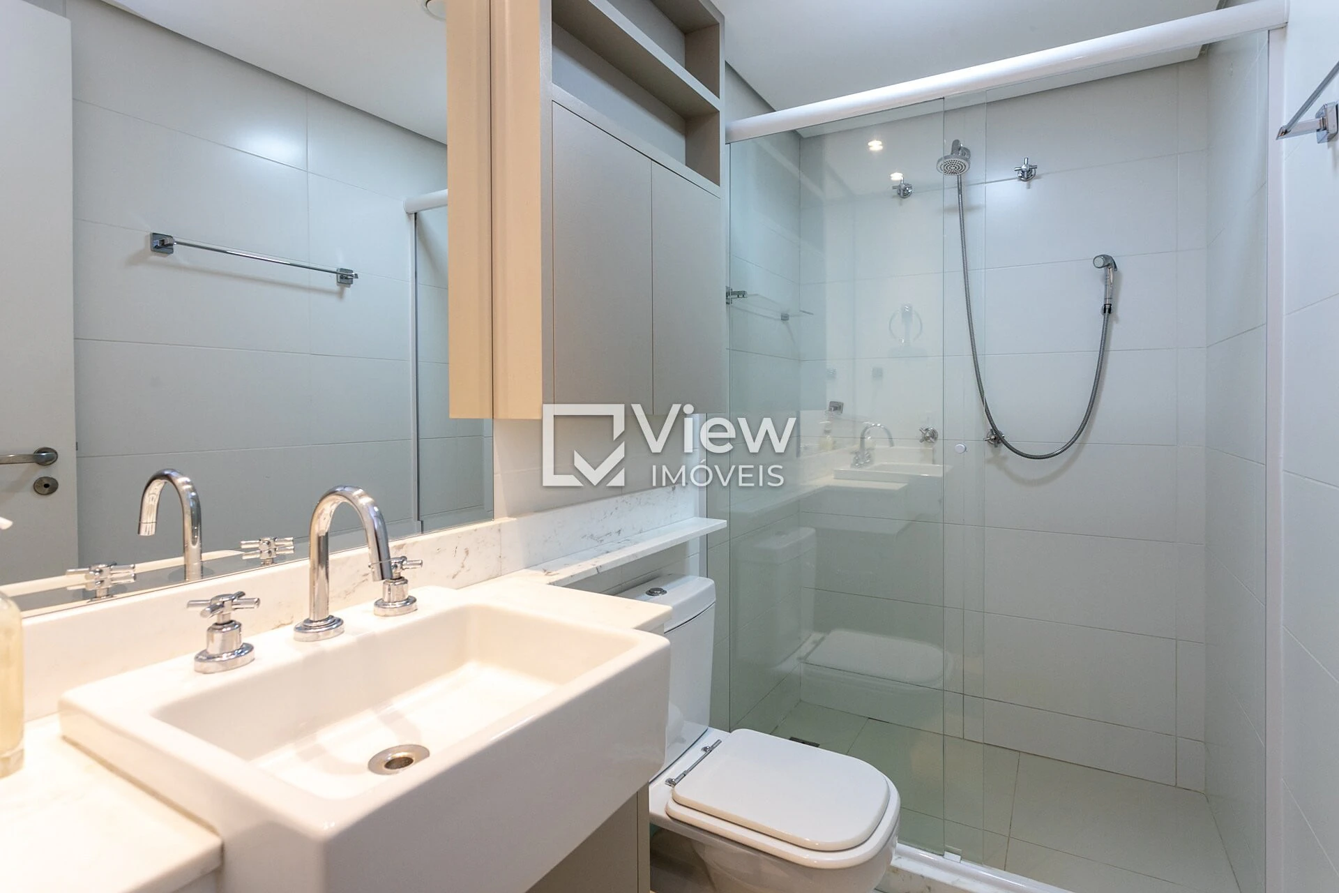 Furnished studio, 35 m², with floor-to-ceiling windows — photo 26