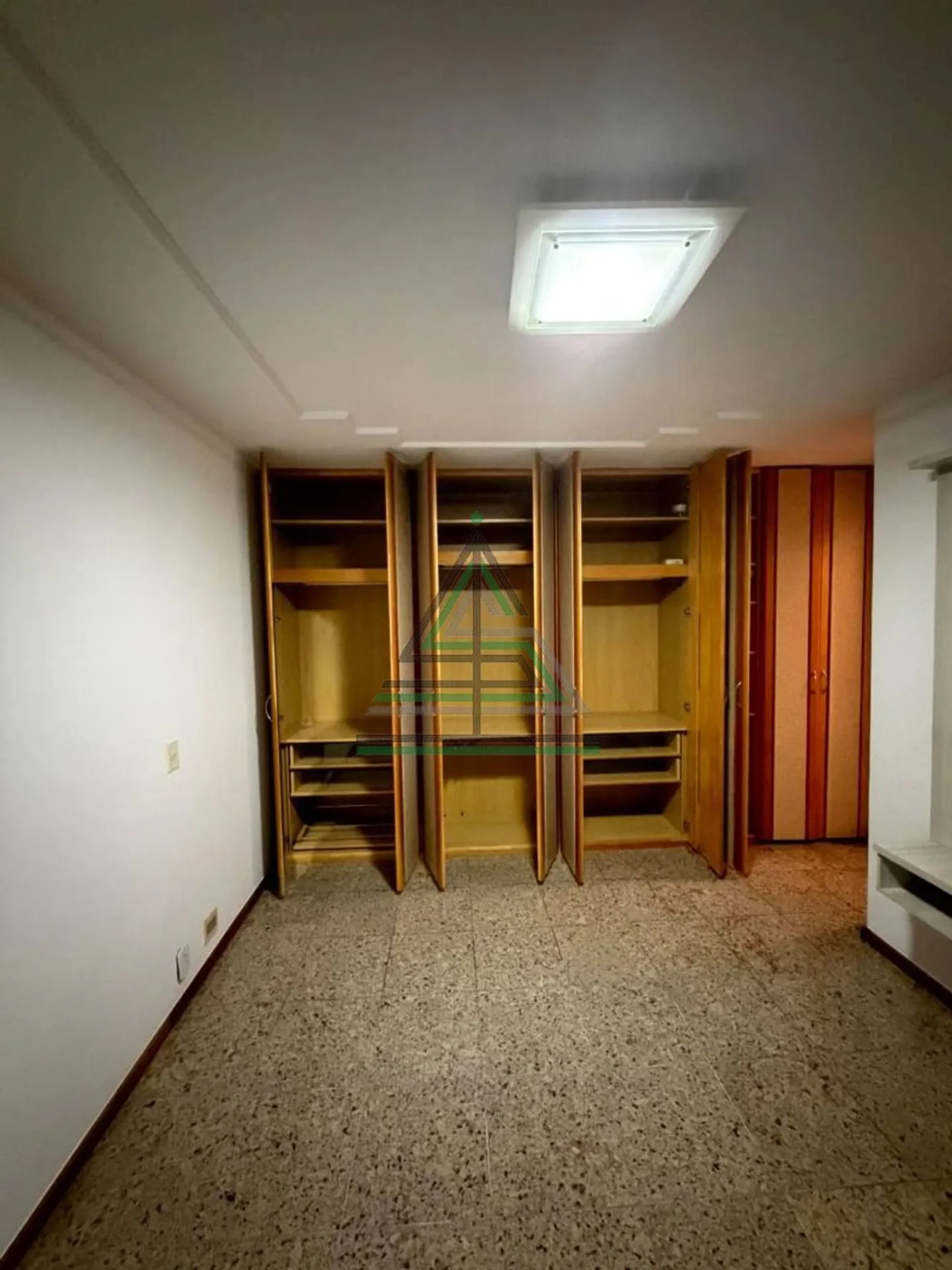 Apartment on the 21st floor with a home office — photo 19