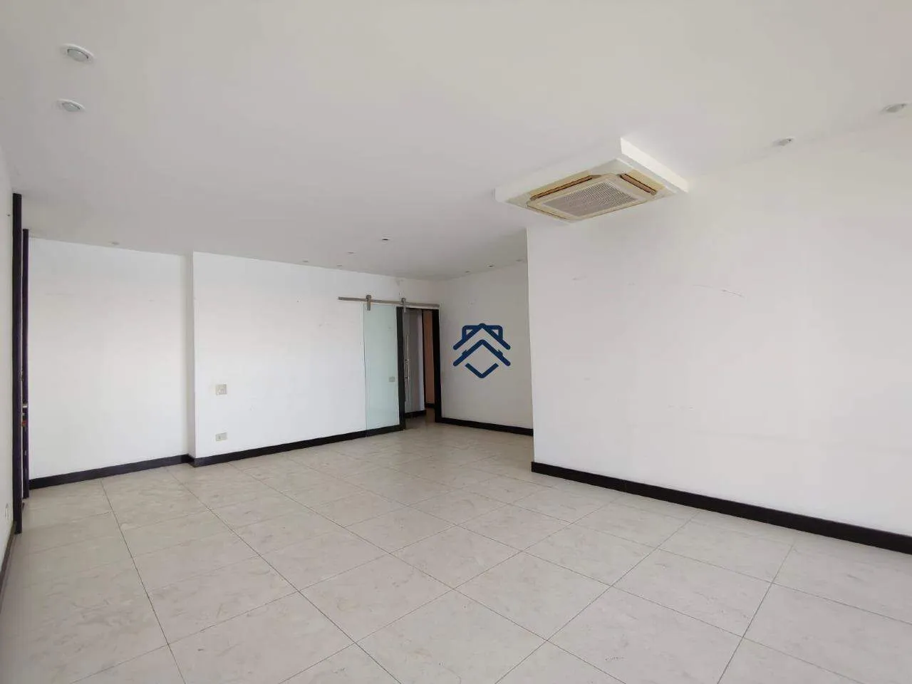 Apartment with 3 bedrooms, 4 baths and 160 m² — photo 10