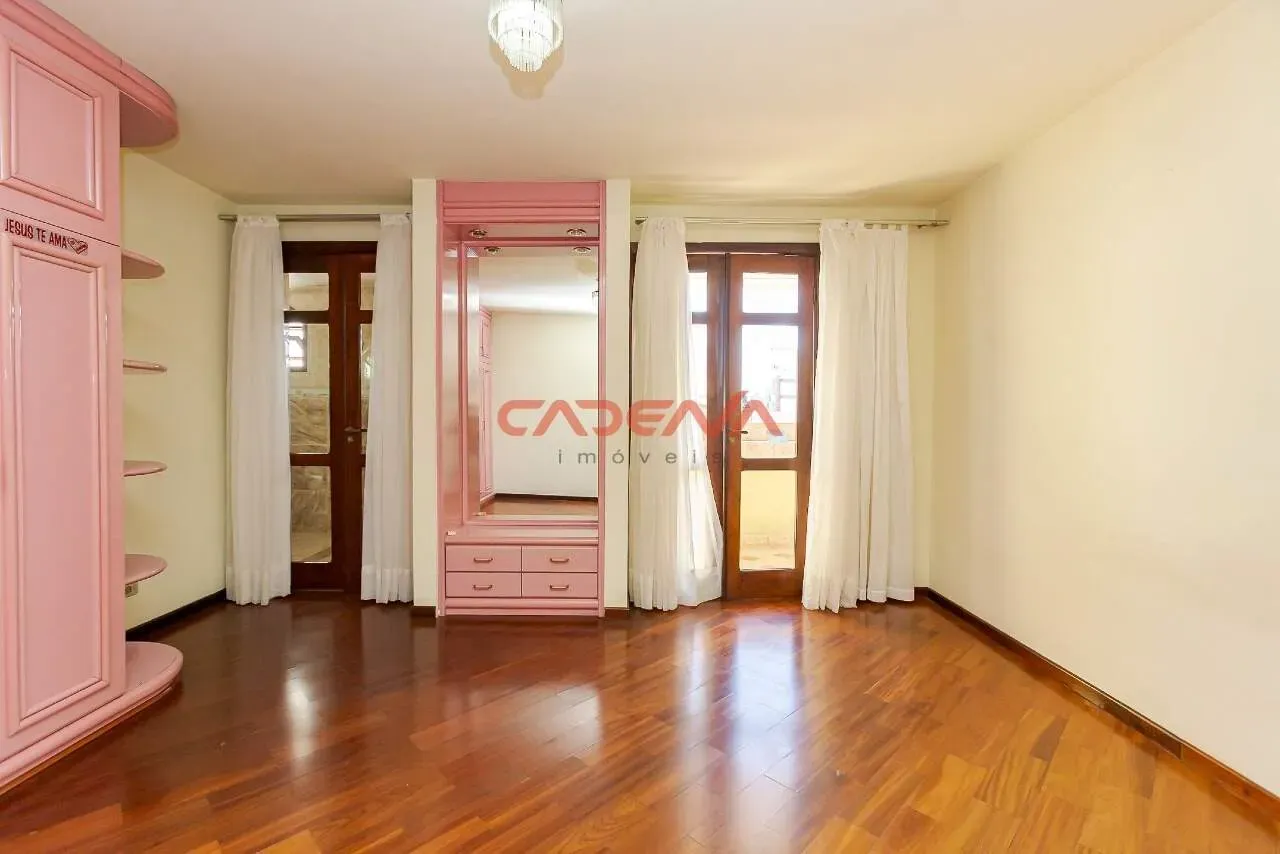 House with 5 bedrooms, 3 en-suites and 660 m² with 6 spaces — photo 24