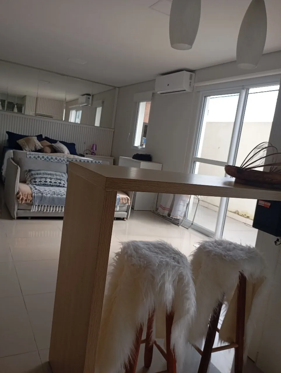 Furnished 1-bedroom apartment with open-plan kitchen