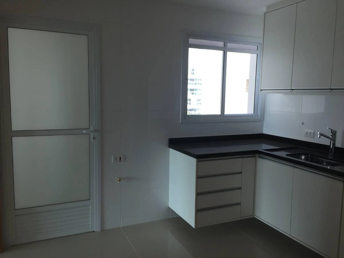 3-bedroom apartment with balcony and built-in grill — photo 5