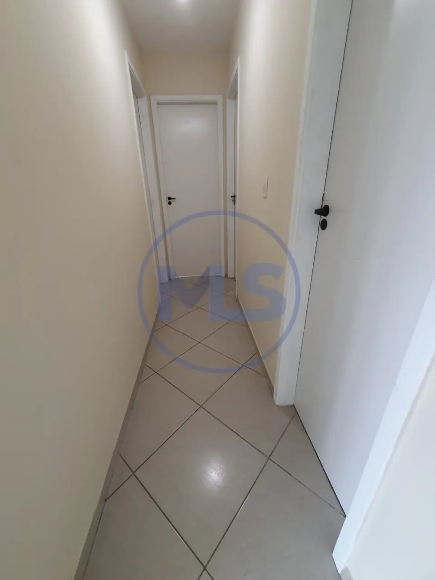 Balcony with a grill in a 3-bedroom apartment, 83 m² — photo 31