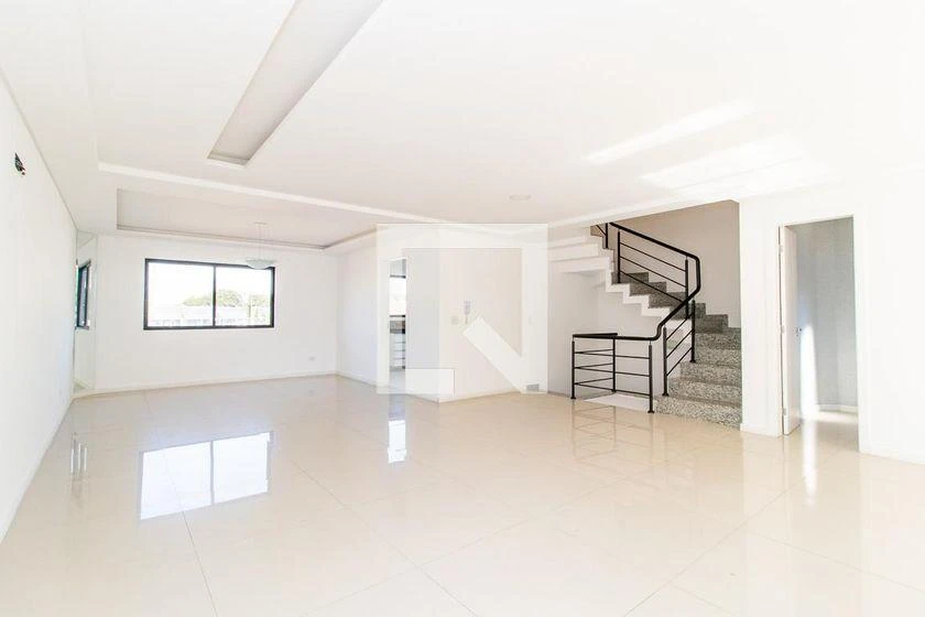Condo house with 5 bedrooms and 4 en-suite bathrooms