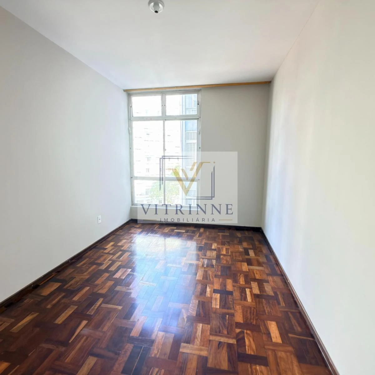 3-bedroom apartment with wood or laminate floors in Curitiba — photo 31