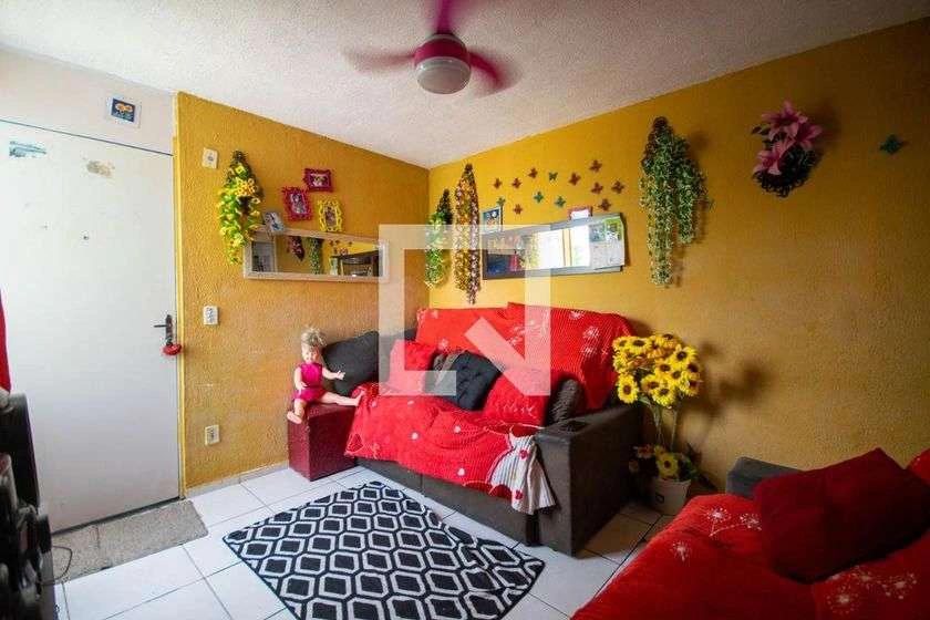 Apartamento mobiliado de 2 quartos com lavanderia