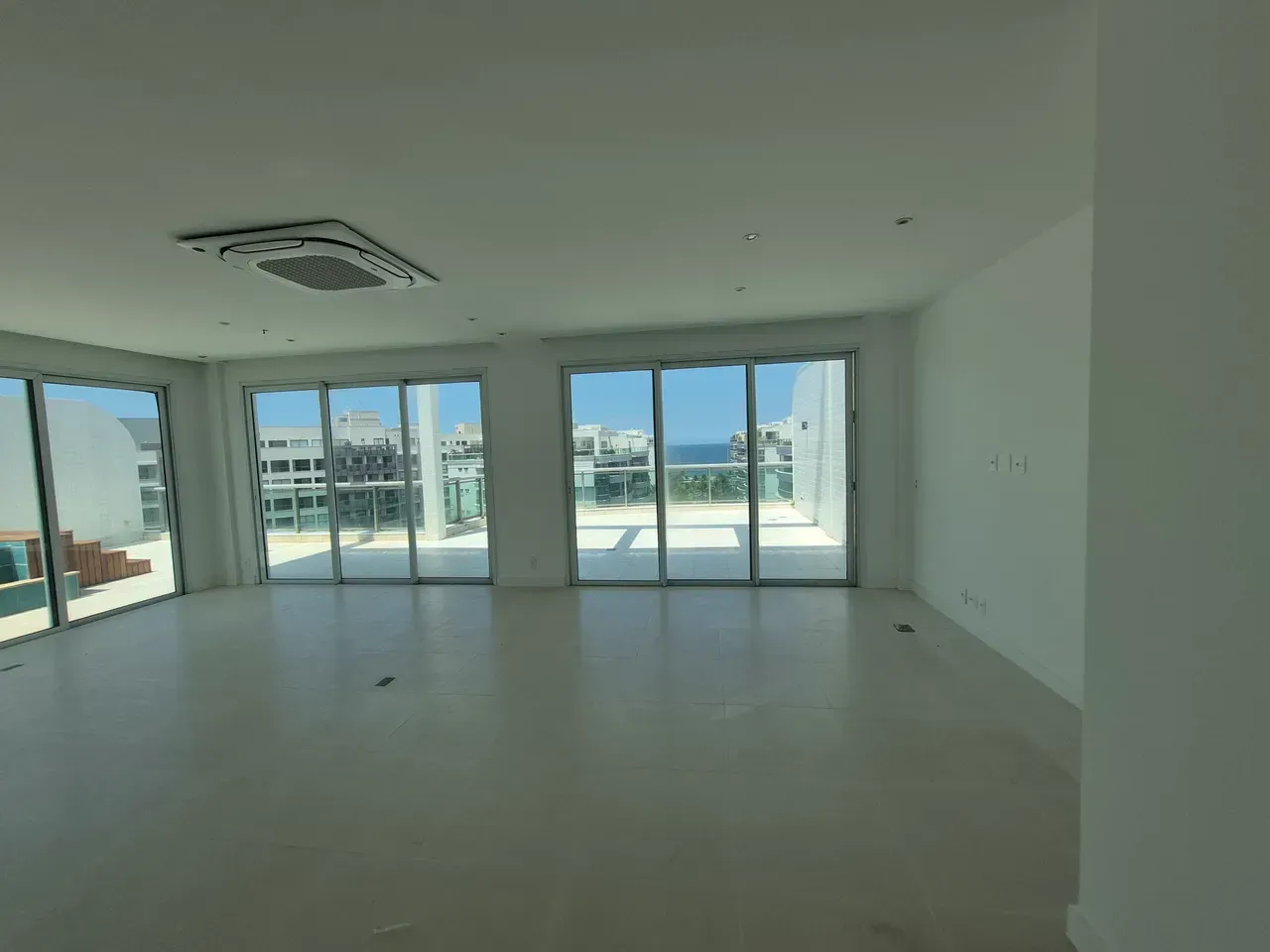 Furnished apartment with 5 bedrooms and shared pool area — photo 13