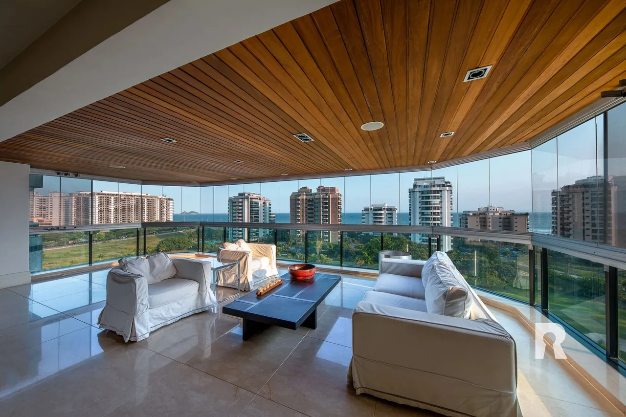 4-bedroom apartment with 5 bathrooms and enclosed balcony — photo 8