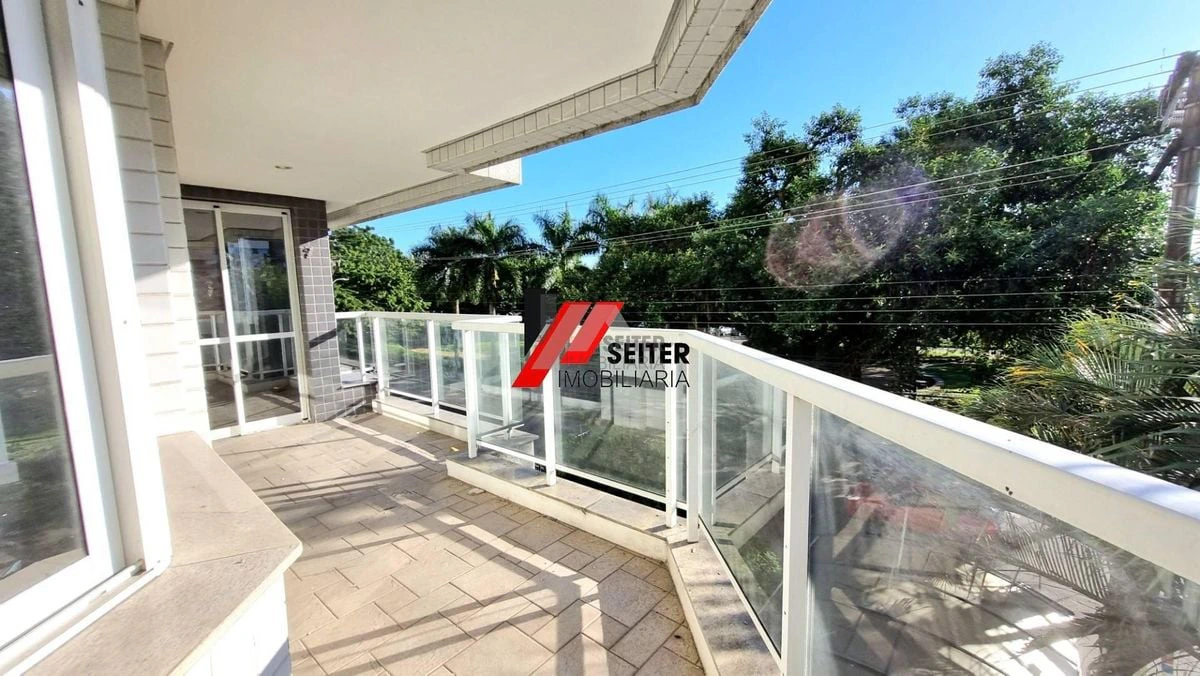 255 m² apartment with a private pool and a bathtub — photo 16