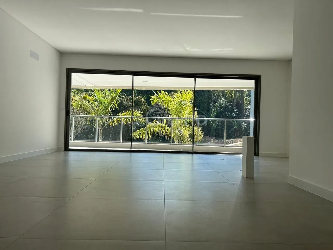 Furnished 3-bedroom apartment with 3 en-suites