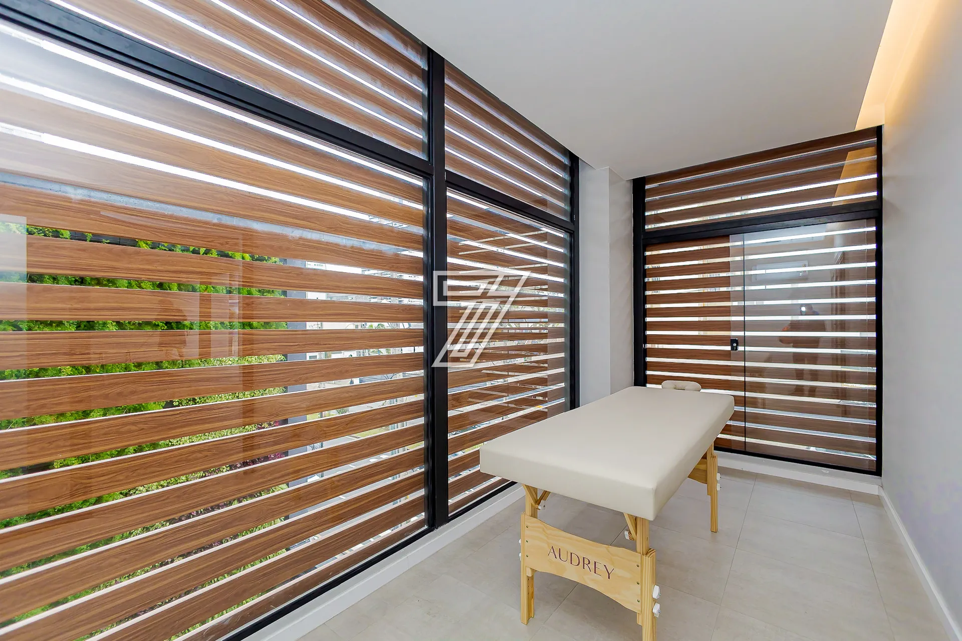 Floor-to-ceiling windows in a one-bedroom apartment, 29 m² — photo 36