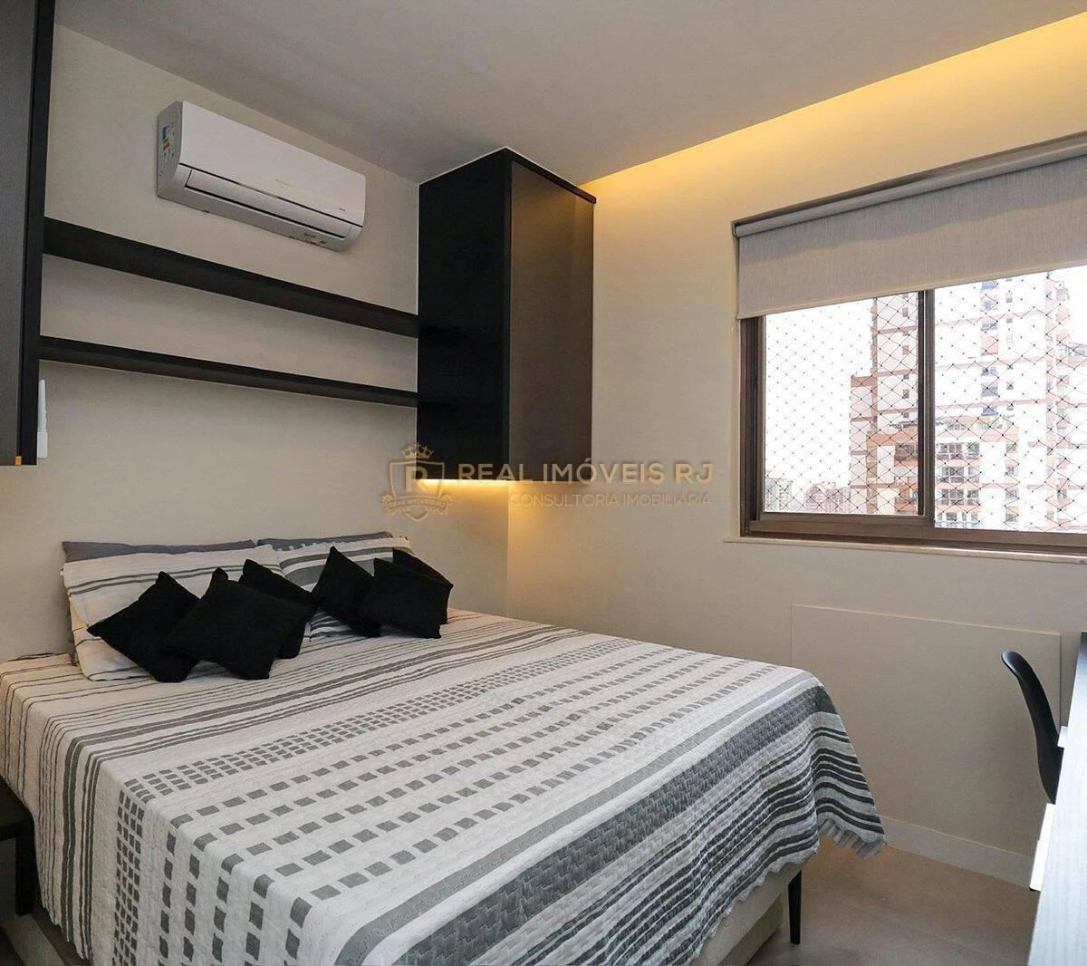 Furnished 1-bedroom apartment with city views — photo 17