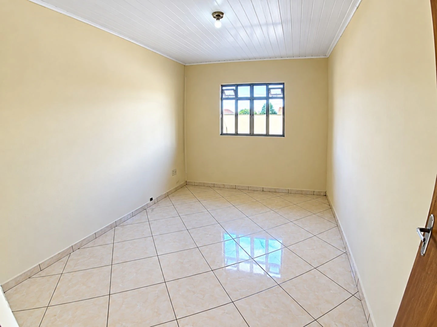 Casa residencial com 2 quartos e box de vidro no banheiro — photo 6