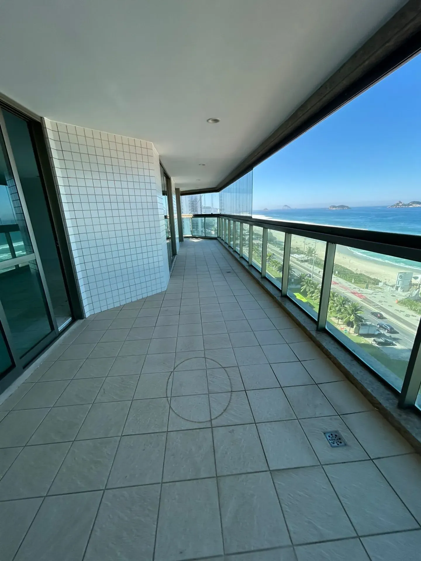 4-bedroom apartment with a water view — photo 17