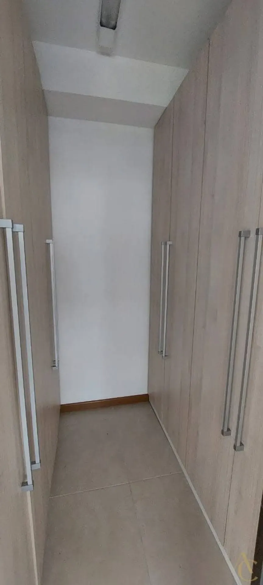 Furnished apartment with 2 en-suite bedrooms and gas kitchen — photo 21