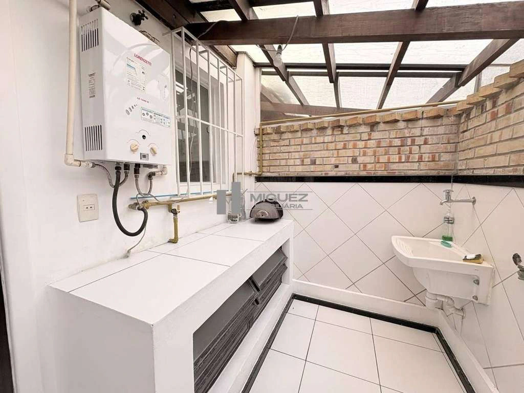 273 m² triplex house with 3 parking spaces and 5 baths — photo 29