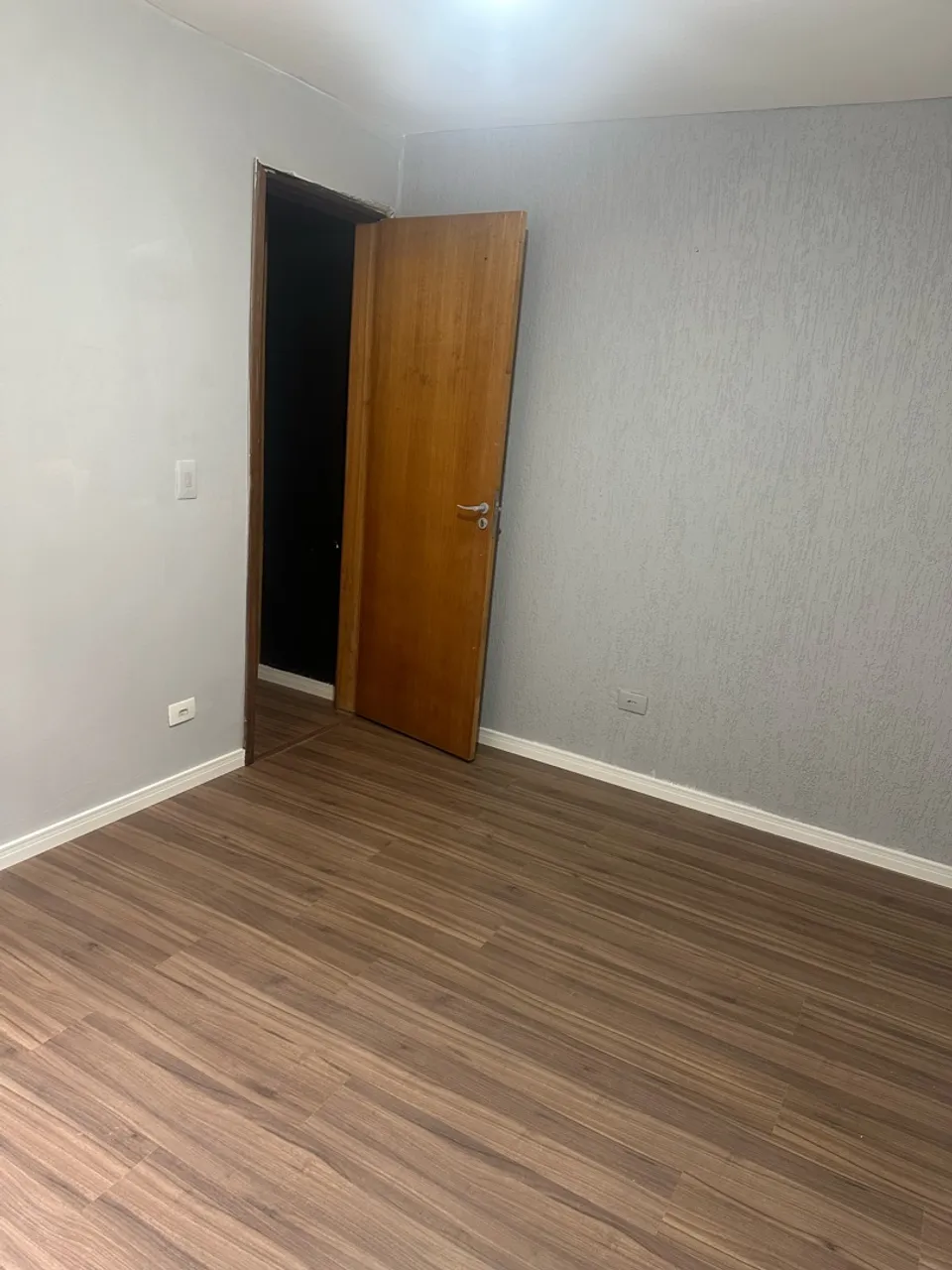 2-bedroom apartment with wood or laminate floors in Curitiba — photo 14