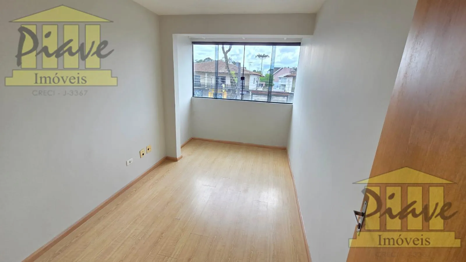 Apartment, 90 m², with wood or laminate floors — photo 3