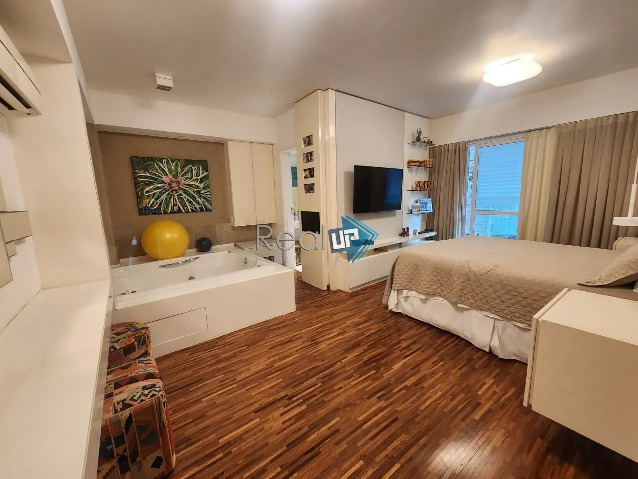 4-bedroom apartment with 227 m² and 3 parking spaces — photo 28