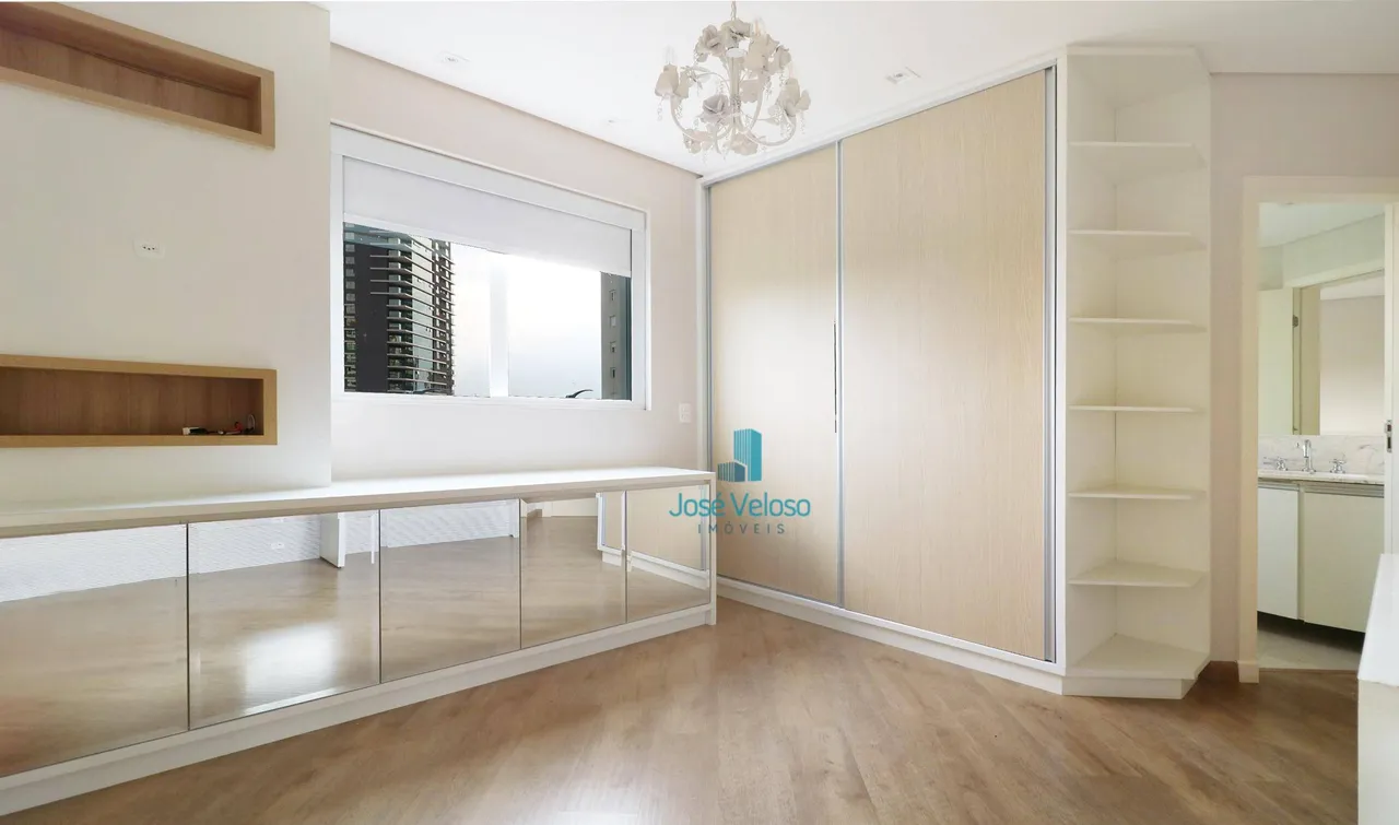 Modern 4-bedroom apartment with open-plan kitchen — photo 15