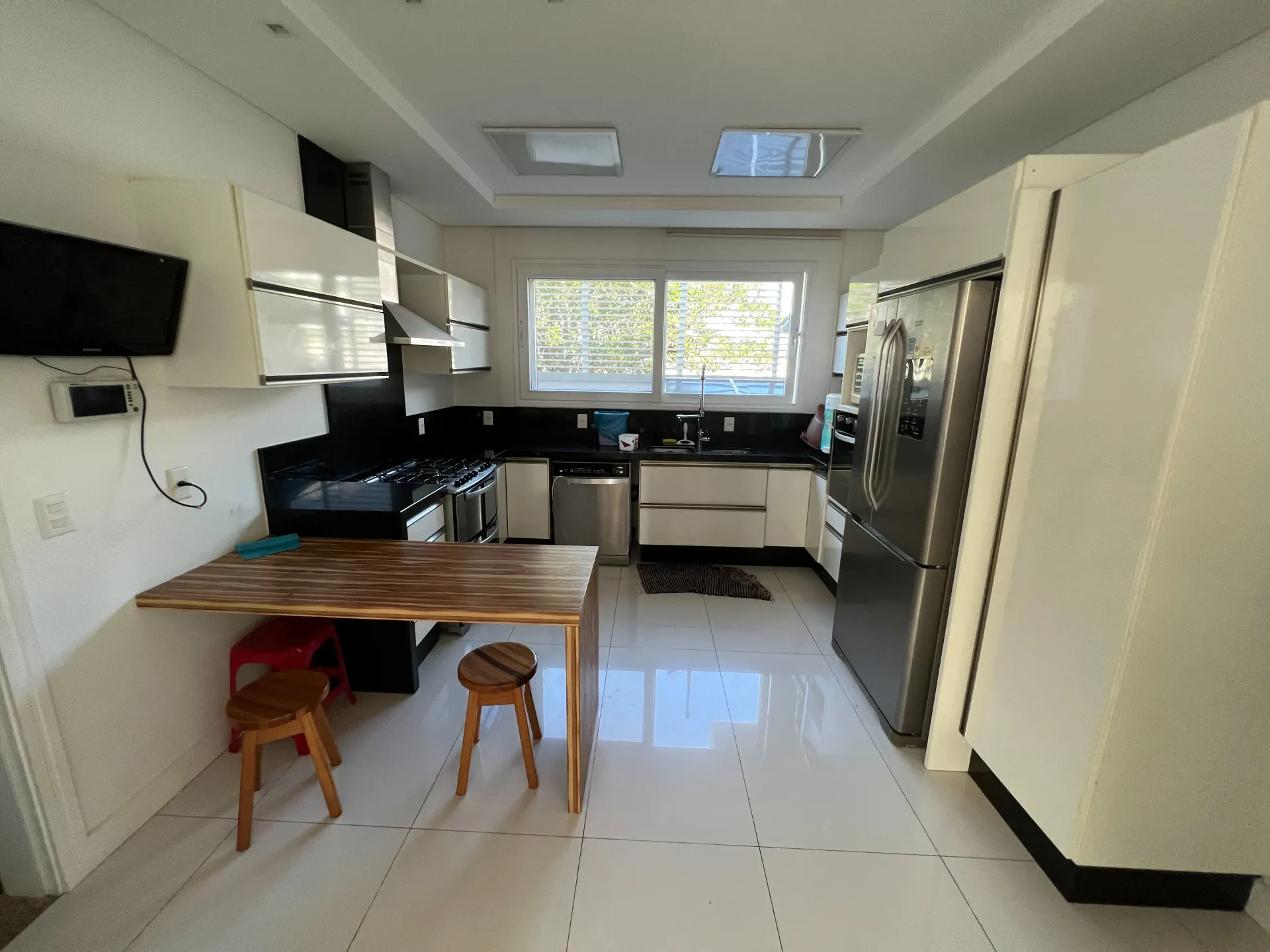 Furnished house with 6 en-suite bedrooms and private BBQ — photo 2