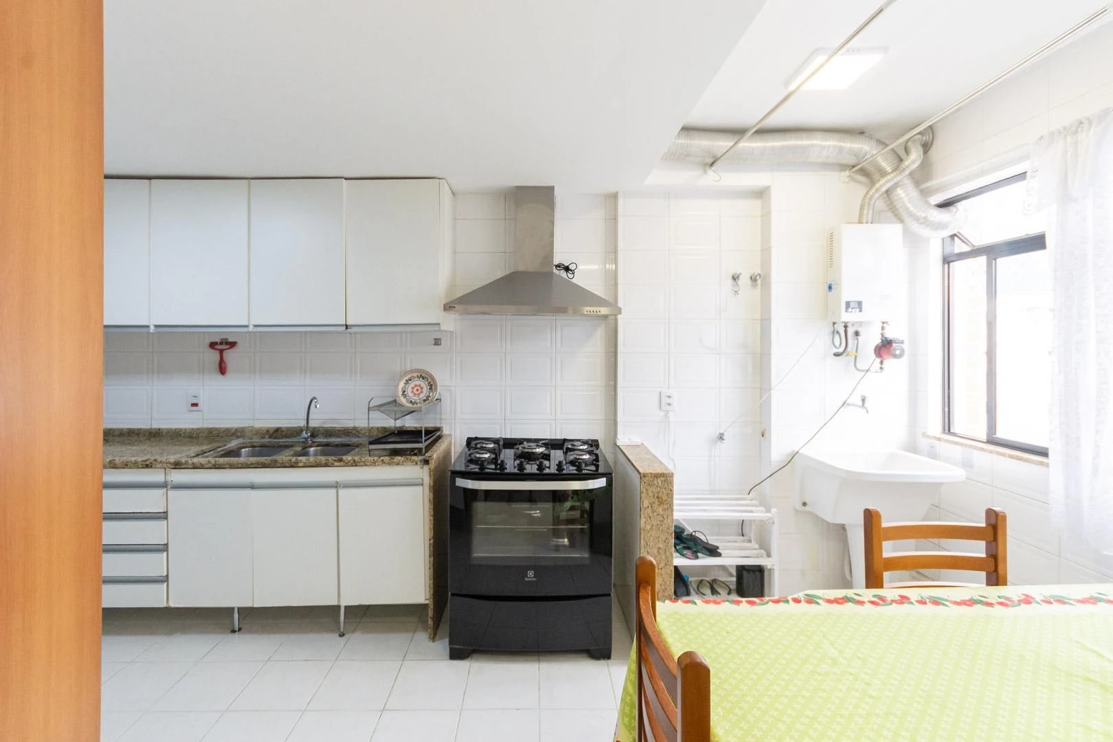 4-bedroom apartment with a mountain view in Rio de Janeiro — photo 29