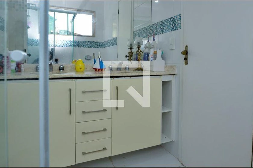 380 m² house with 4 bedrooms and air conditioning — photo 47
