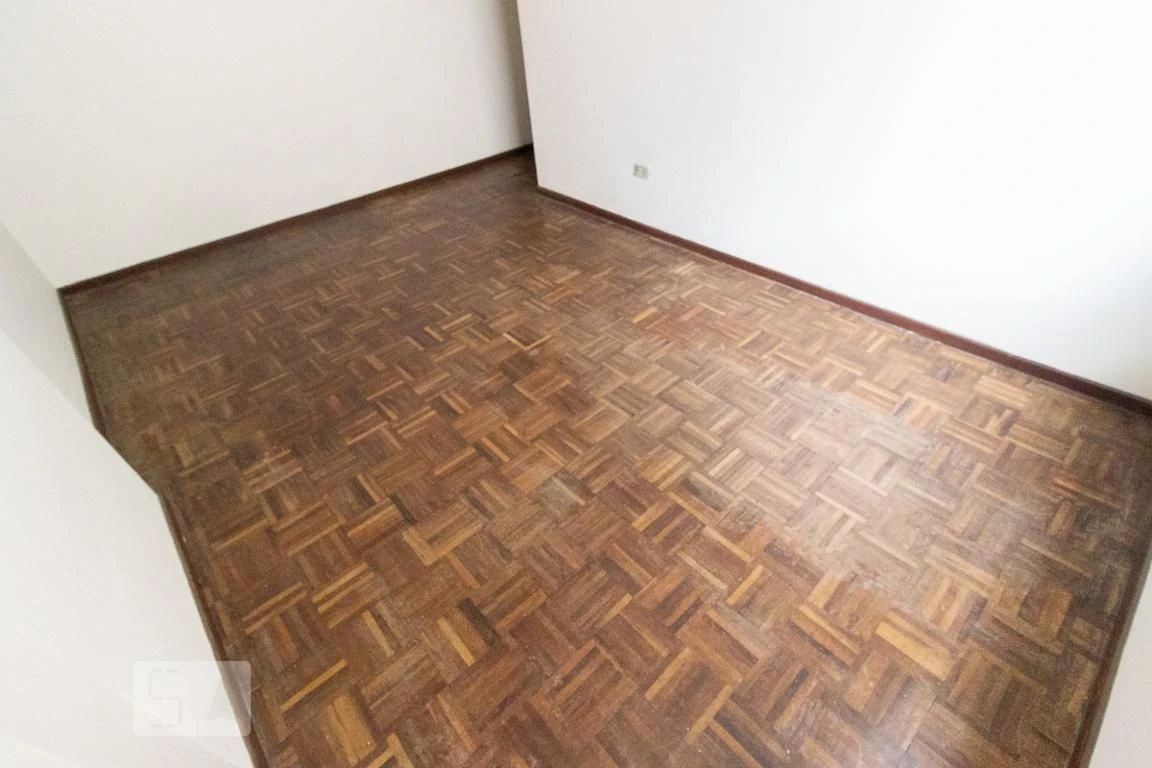 Квартира з 2 спальнями та дерев'яною підлогою або ламінатом — photo 17