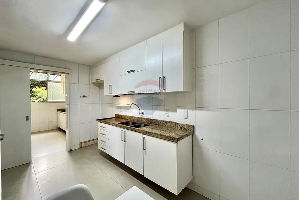 3-bedroom apartment with a mountain view in Rio de Janeiro — photo 2