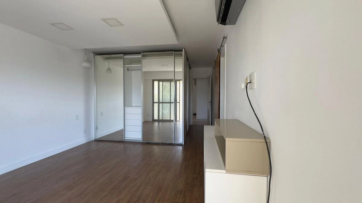4 en-suite bedroom apartment with 233 m² and 3 parking — photo 16