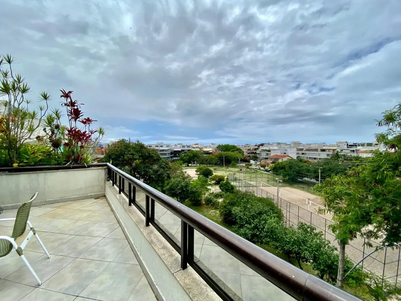 Furnished 369 m² apartment with a closed kitchen — photo 45