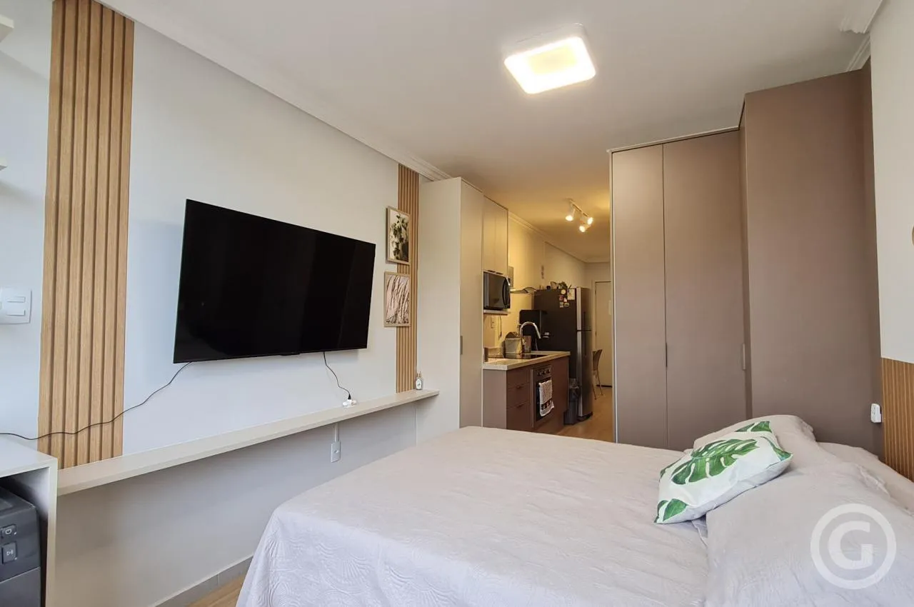 Furnished 1-bedroom apartment with open-plan kitchen — photo 13