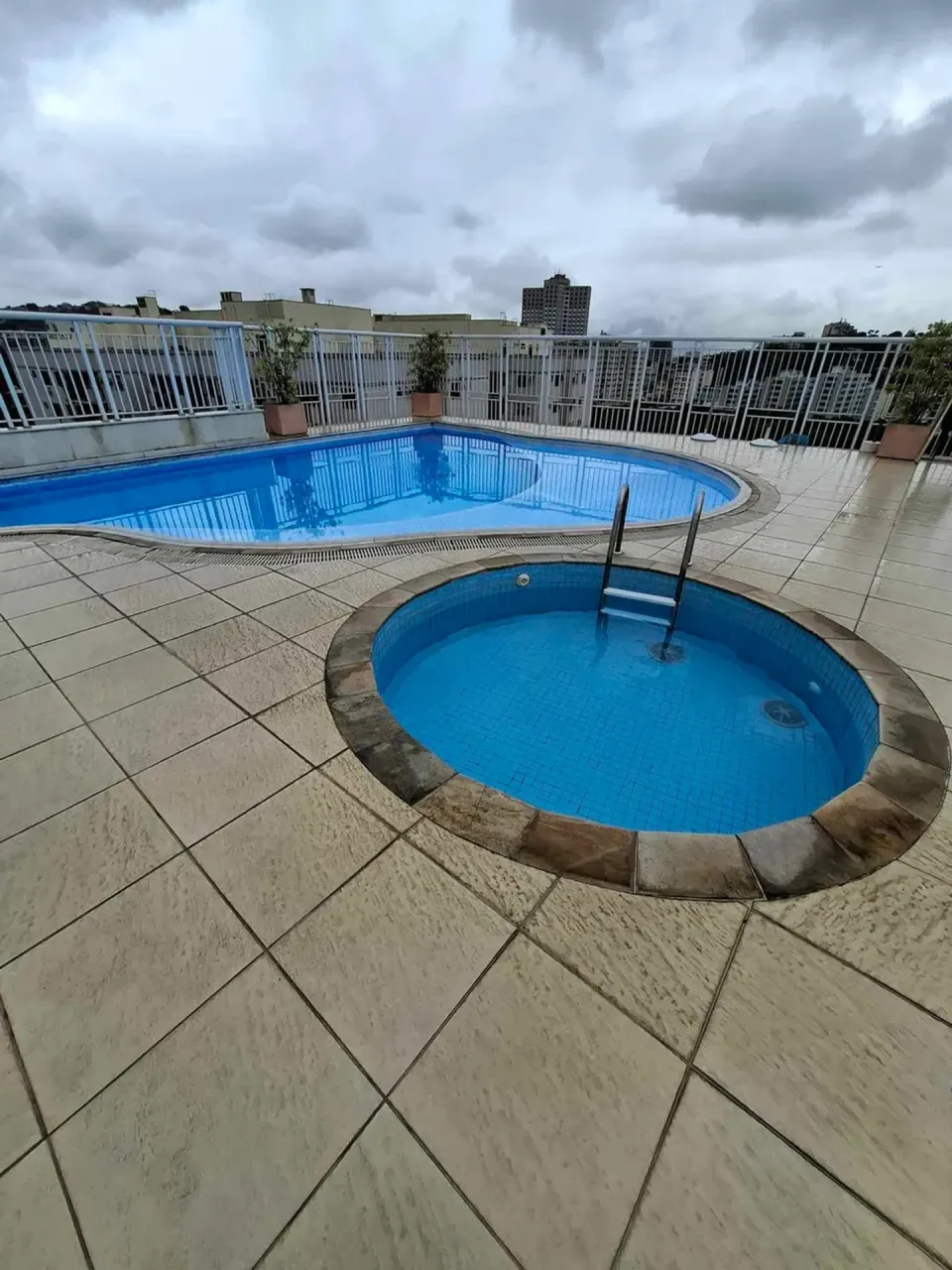 Apartamento com 2 quartos e cozinha fechada com coifa — photo 2