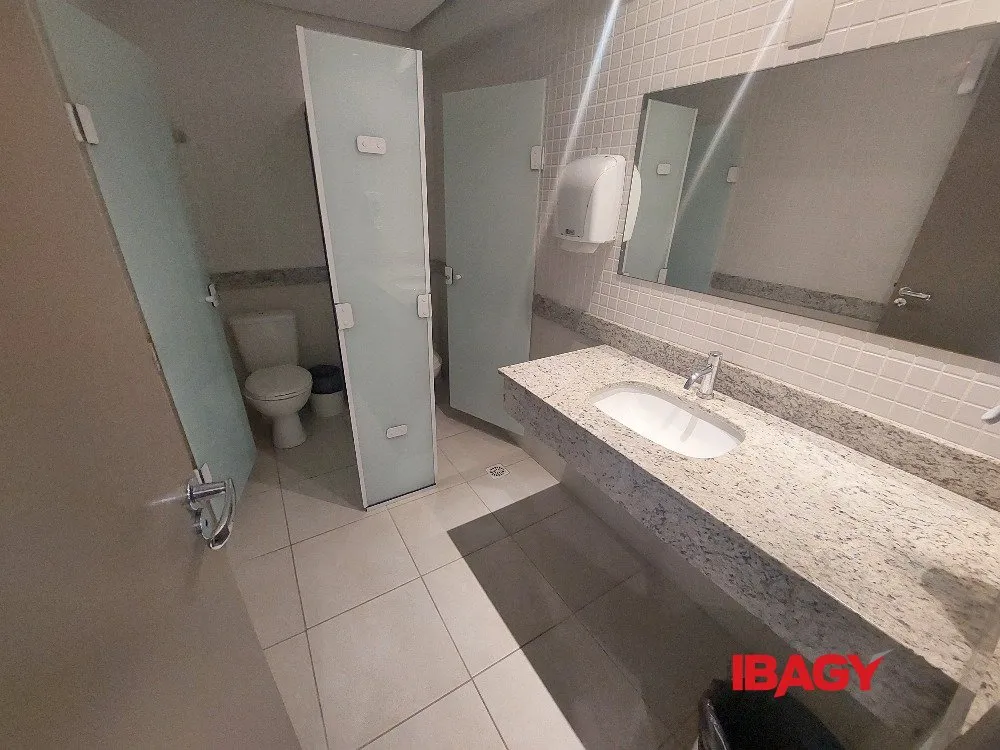 Квартира 124 м² с 2 спальнями и балконом — photo 22