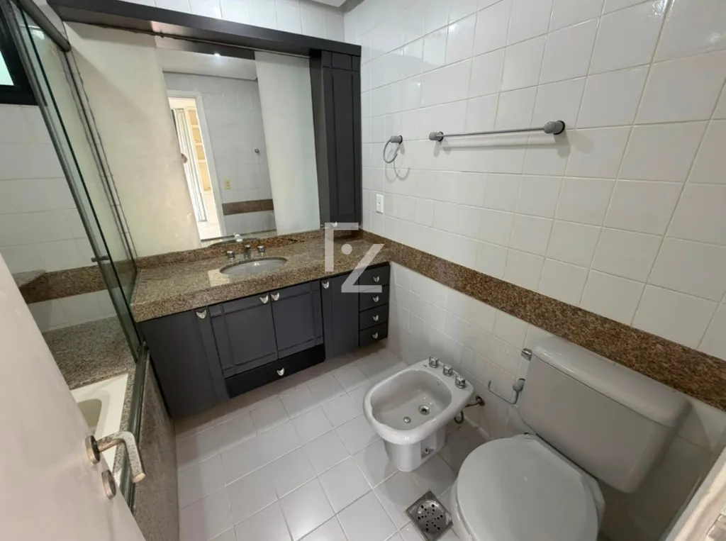 Duplex apartment on the 20th floor with city and water views — photo 40