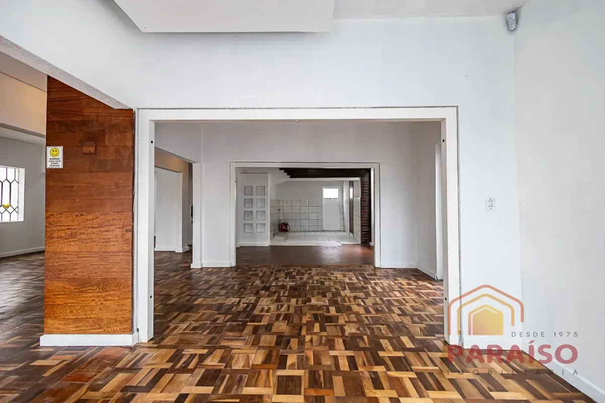 Деревянный пол или ламинат и 4 спальни: дом 165 м² — photo 14
