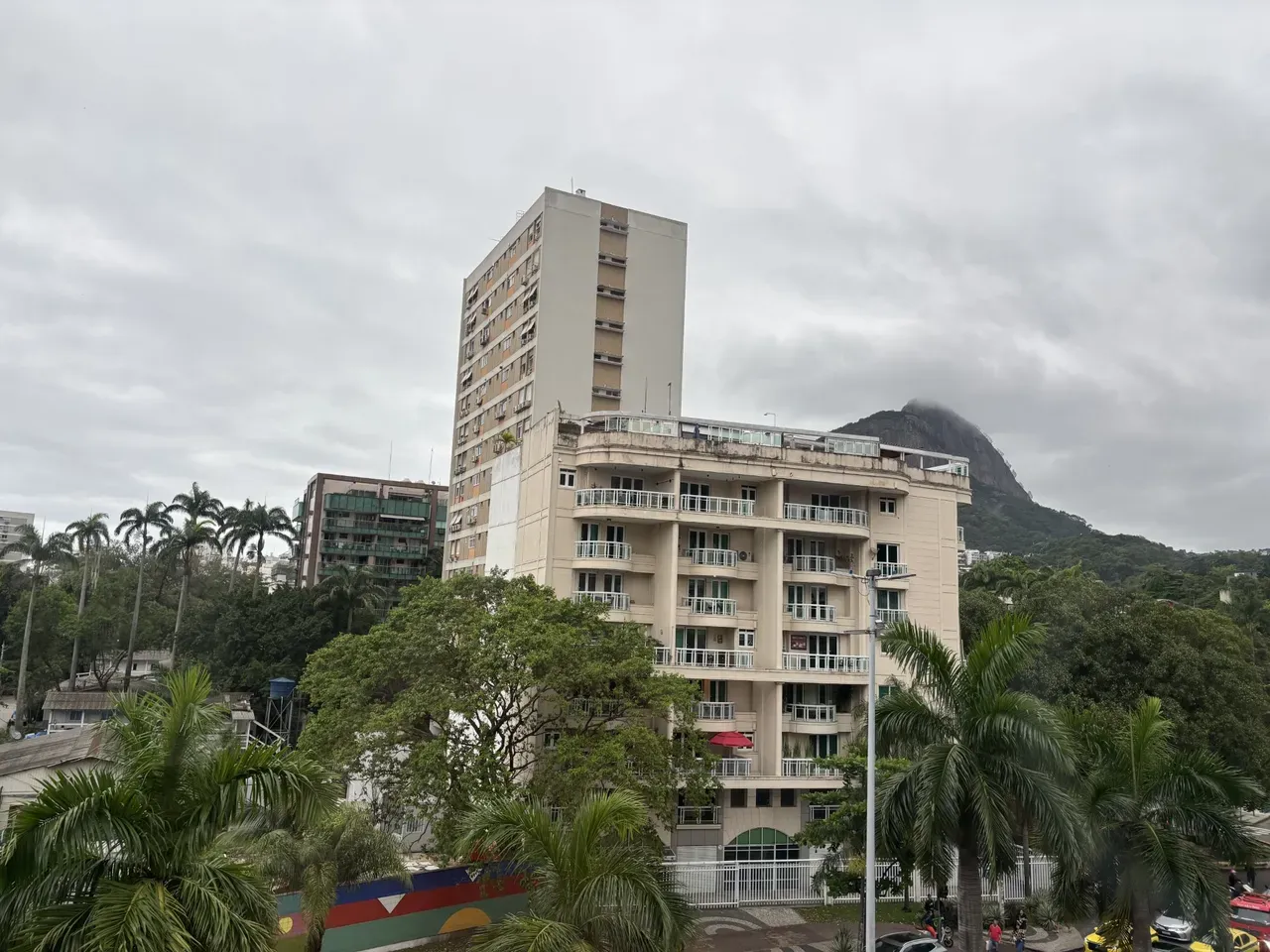 2-bedroom apartment with a mountain view in Rio de Janeiro — photo 23