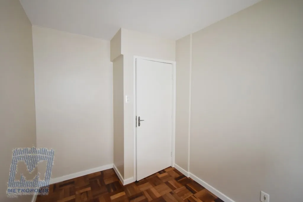 Wood or laminate floors in a 3-bedroom apartment, 69 m² — photo 2