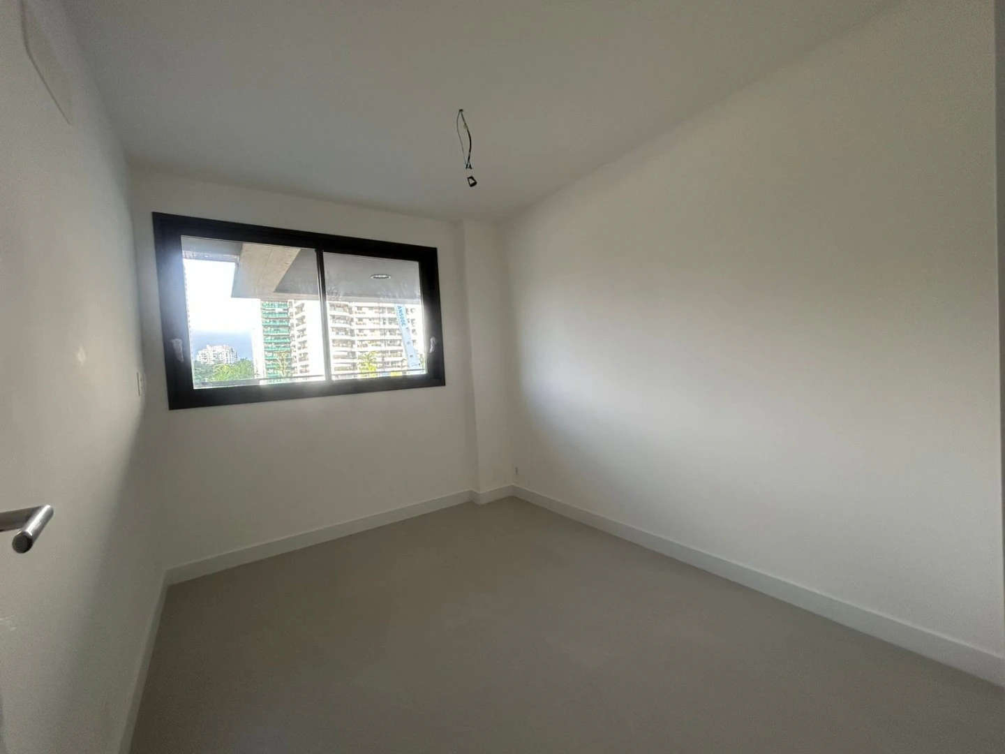 2-bedroom apartment with suite and glassed balcony — photo 15