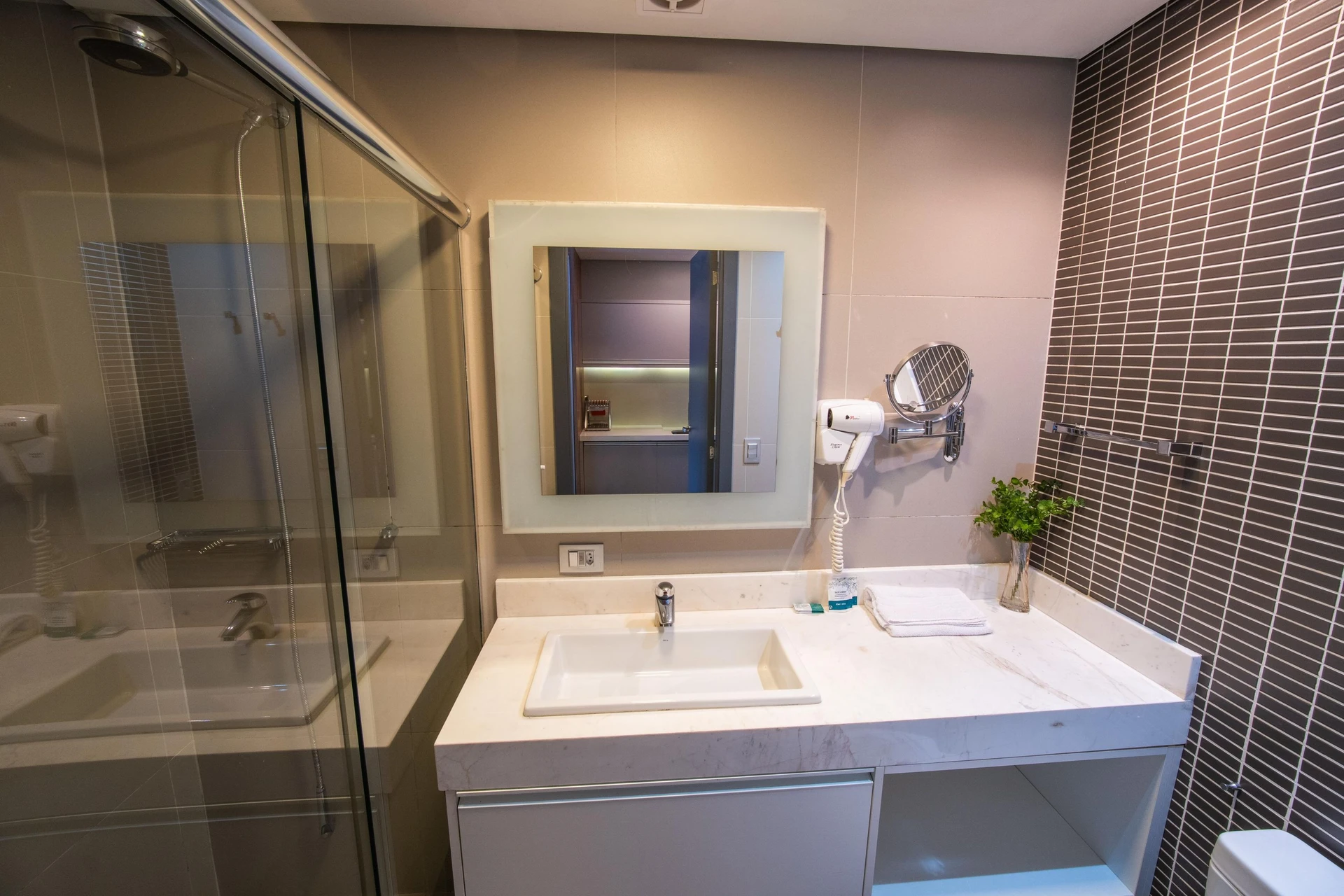 Furnished studio with 1 bedroom and 1 bathroom — photo 20