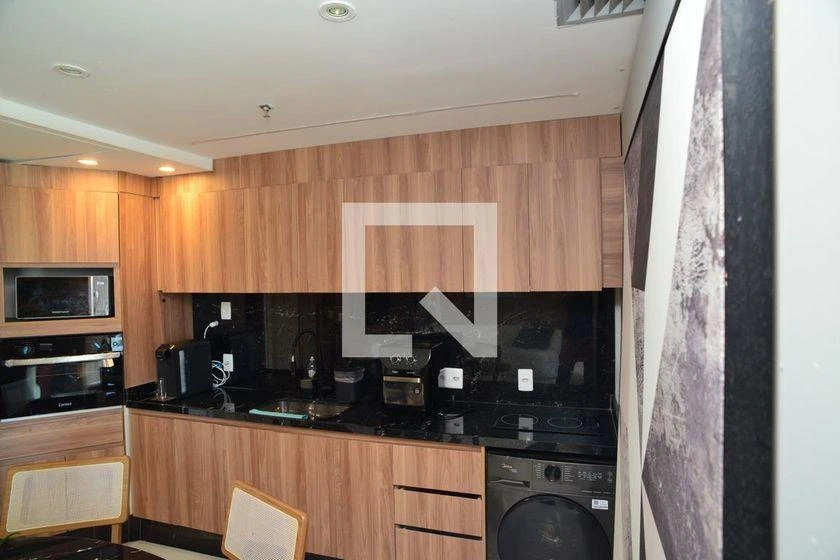 Furnished 1-bedroom apartment with glass-enclosed balcony — photo 8