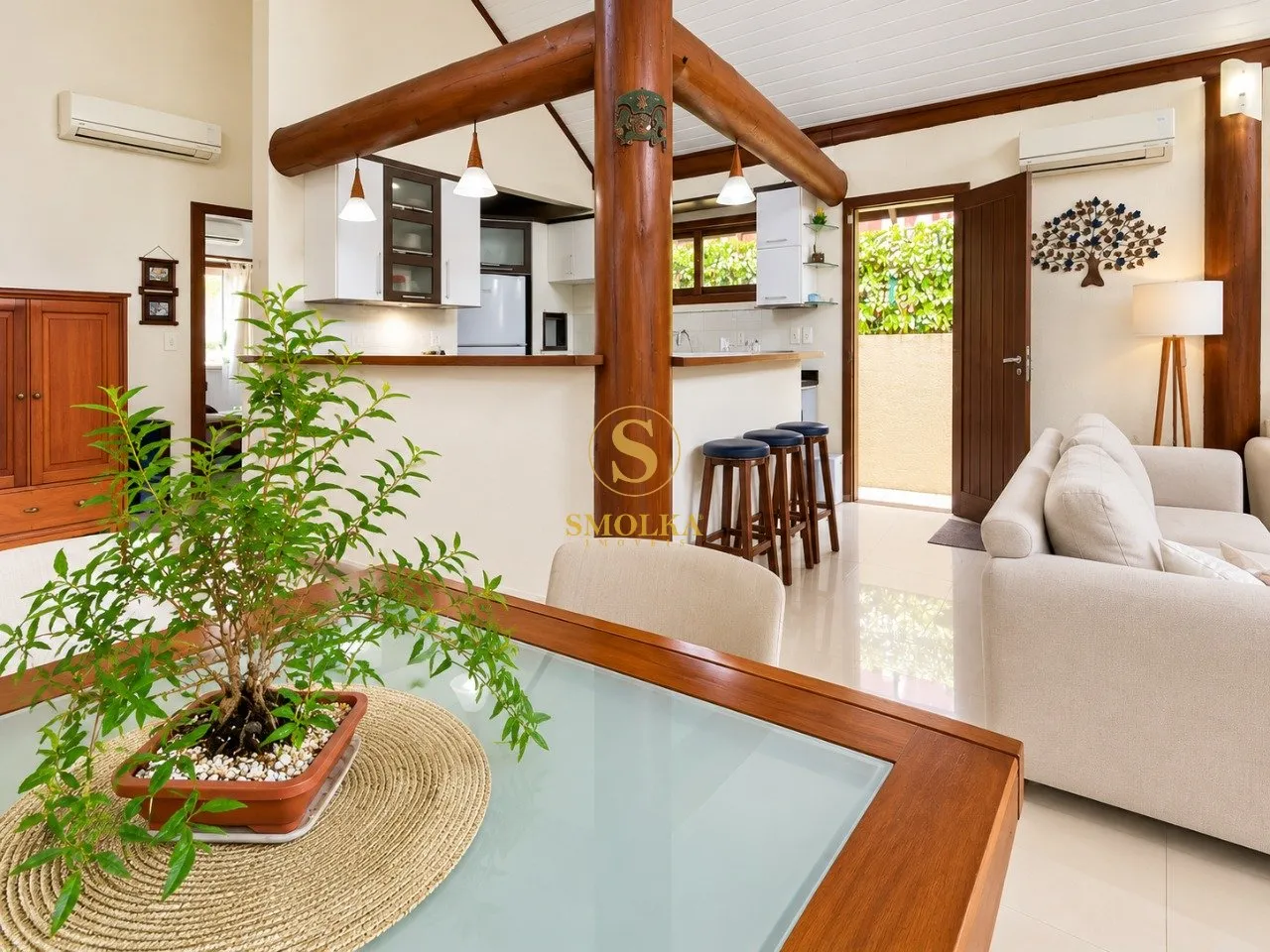 3-bedroom house with floor-to-ceiling windows — photo 11