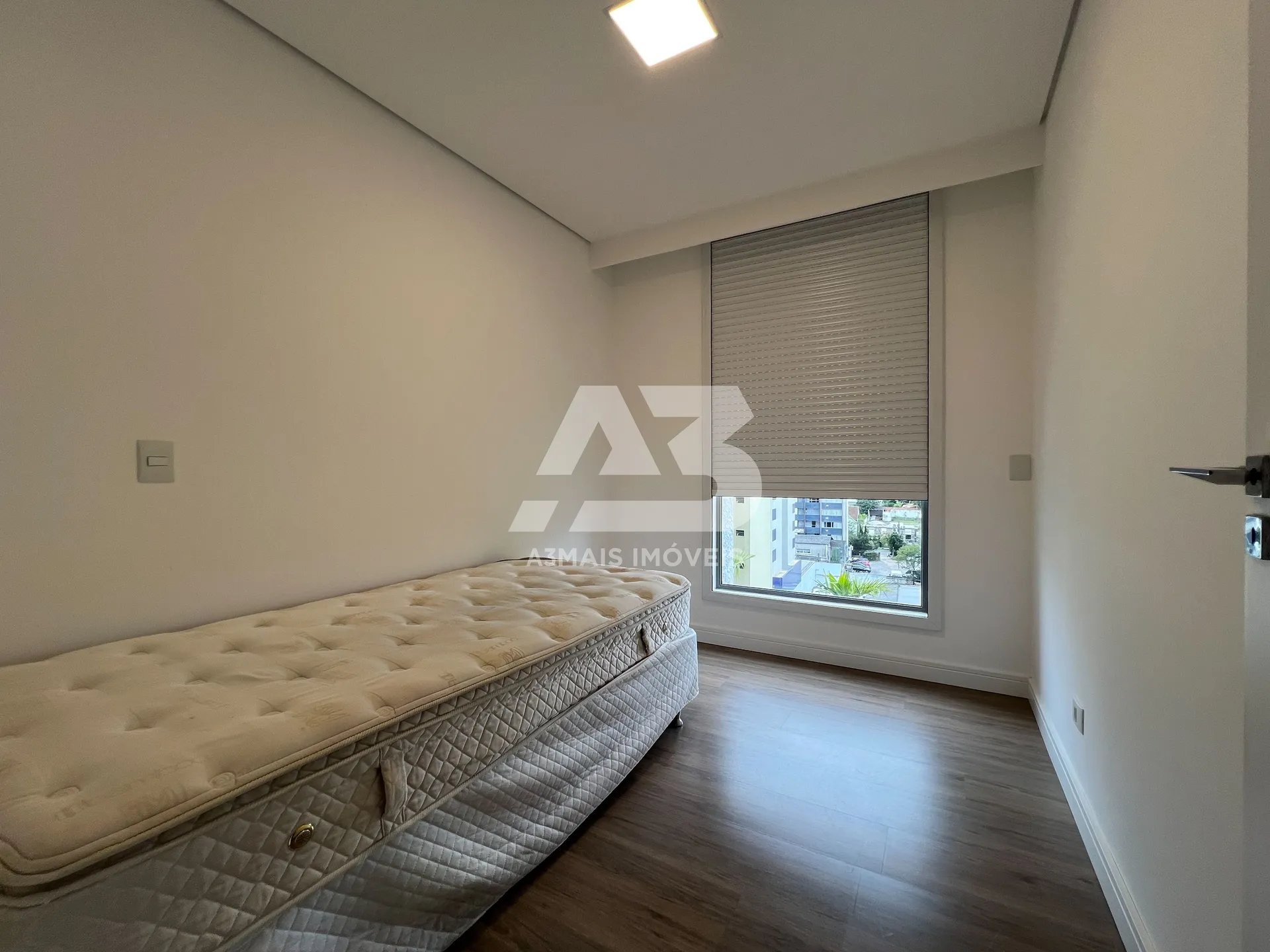 103 m² apartment with an open-plan gas kitchen — photo 14
