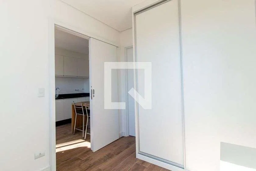 Unfurnished 1-bedroom apartment with a compact kitchen — photo 10