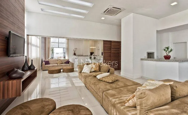 1-bedroom apartment with a private garden space — photo 24